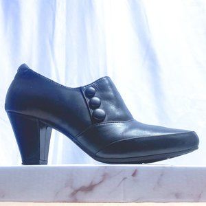 Clarks Artisan Brand Granny Boots Steampunk Victorian Style size 6 Women's Shoes